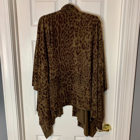 !NEW! Chico's Leopard Shawl (women) - Picture 2 of 3